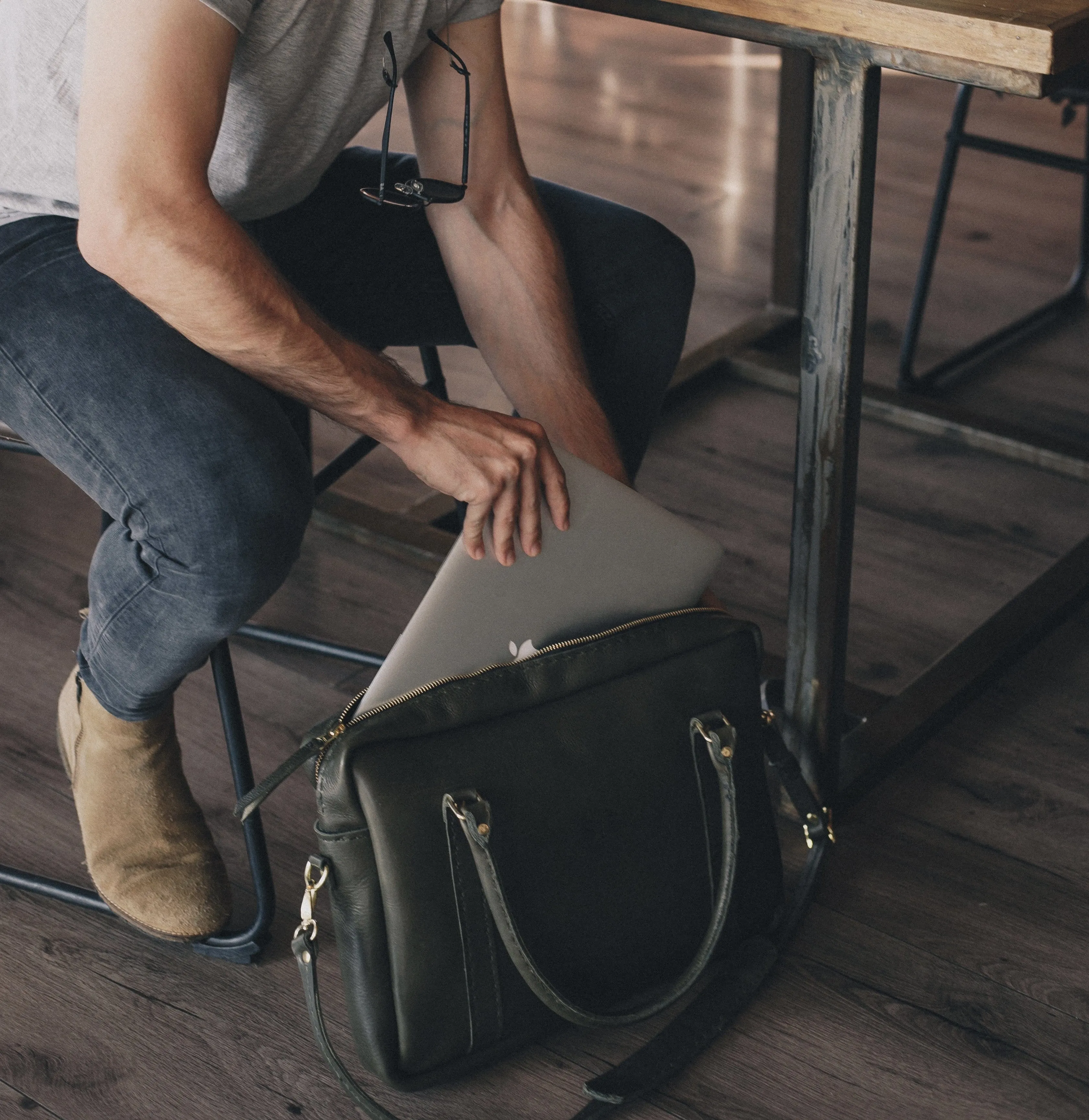 Classic Leather Boaz Briefcase - Olive Green