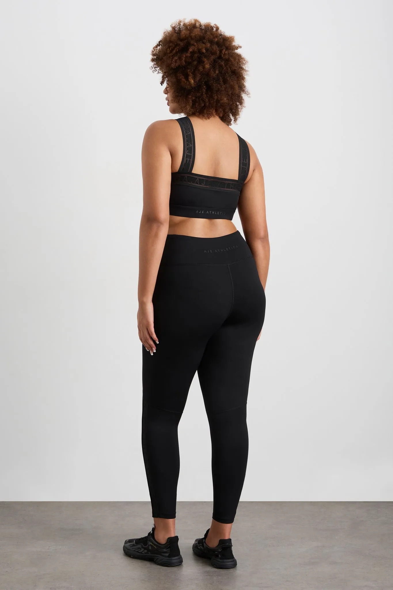 Cross Neck Sports Crop 384