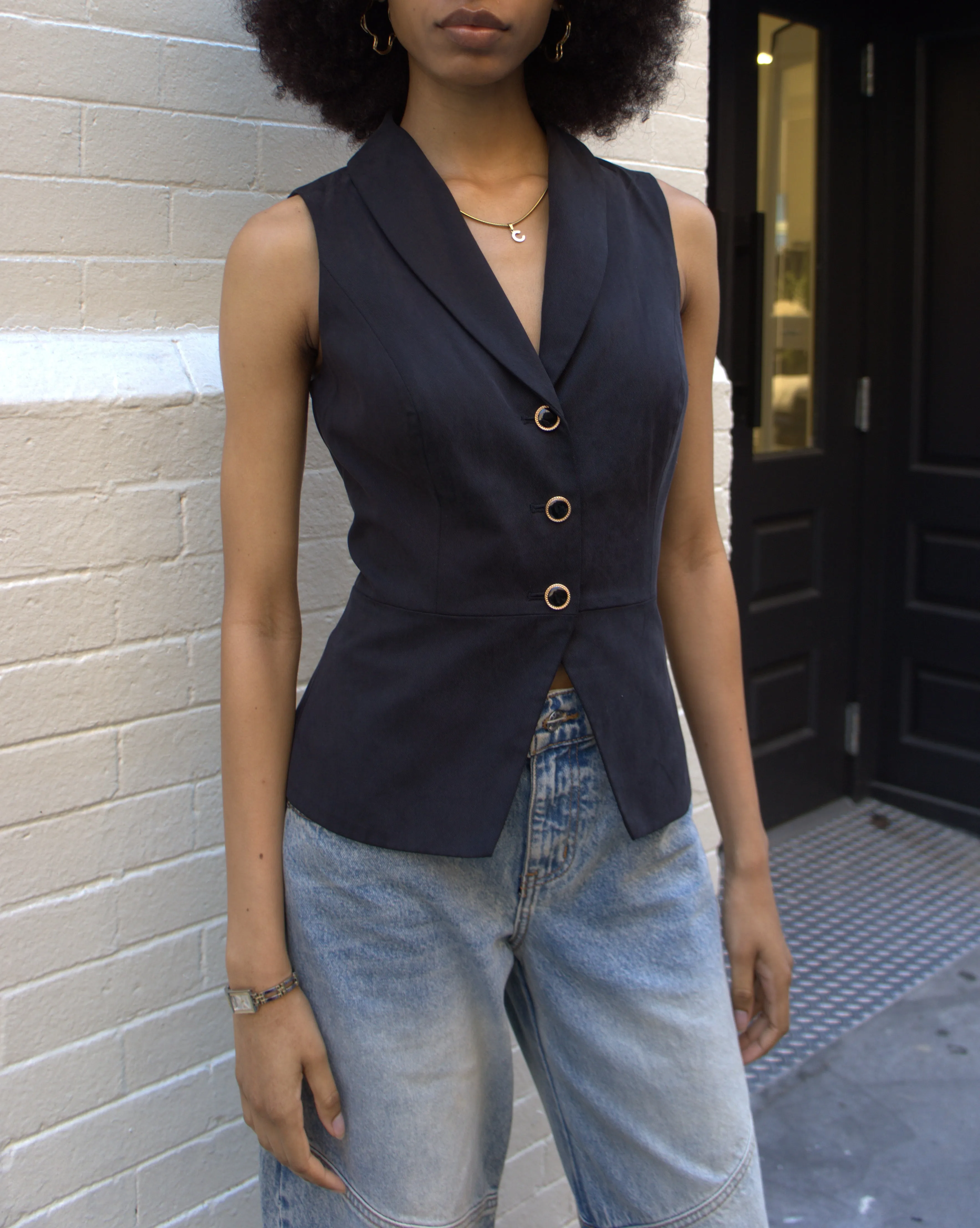 Leandra Vest