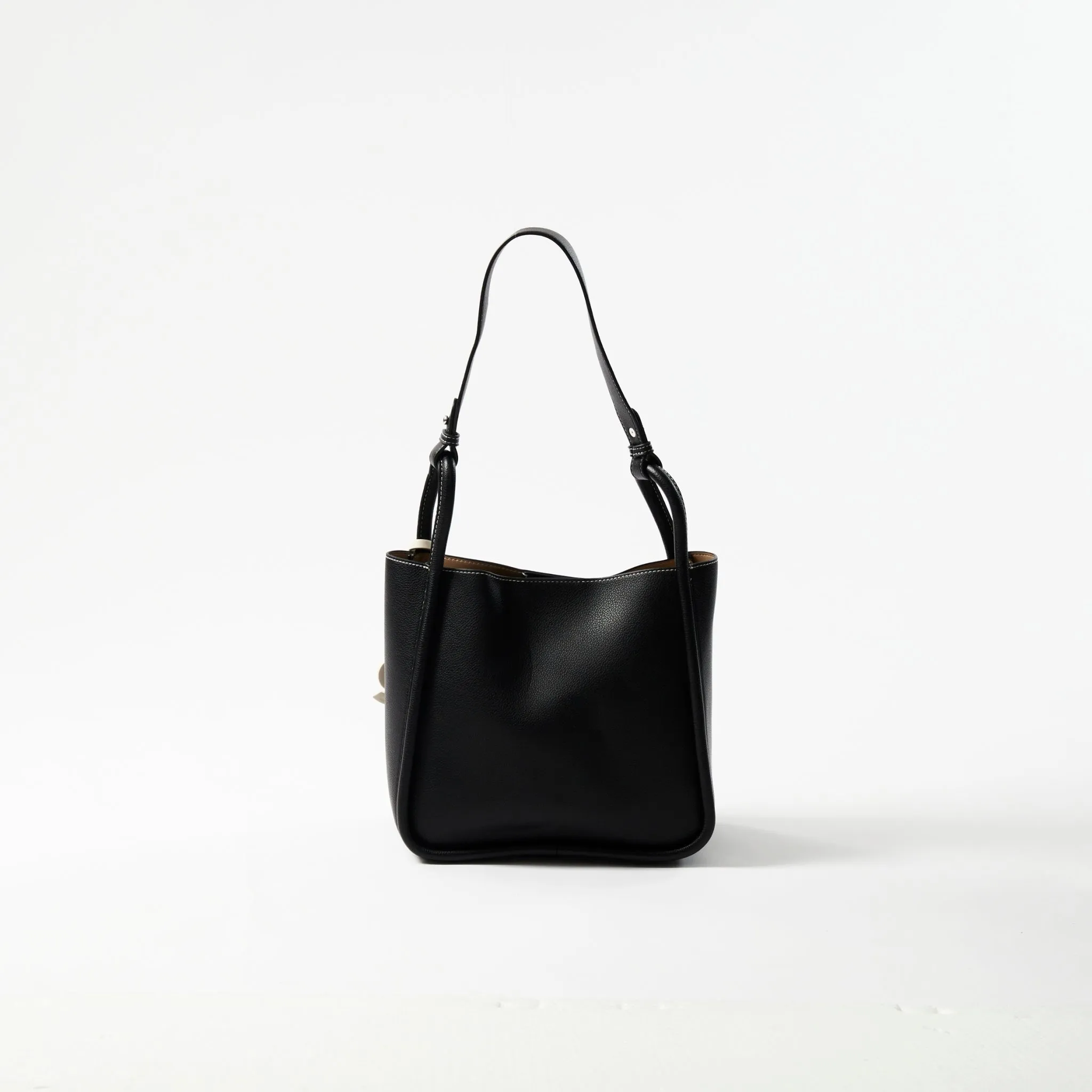 SHOPPING MOMENTUM PU  BLACK